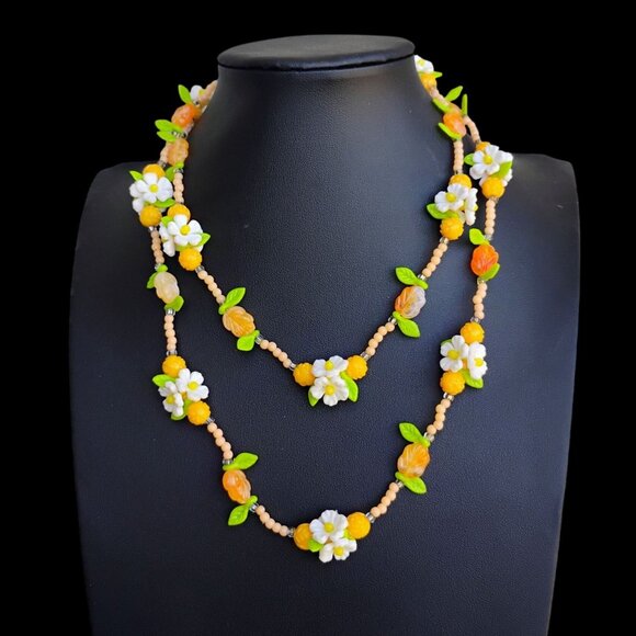 Vtg Plastic Lucite Daisy Leaf Orange Bead Necklace Fun Colorful 1960s Mod Retro - Picture 2 of 6